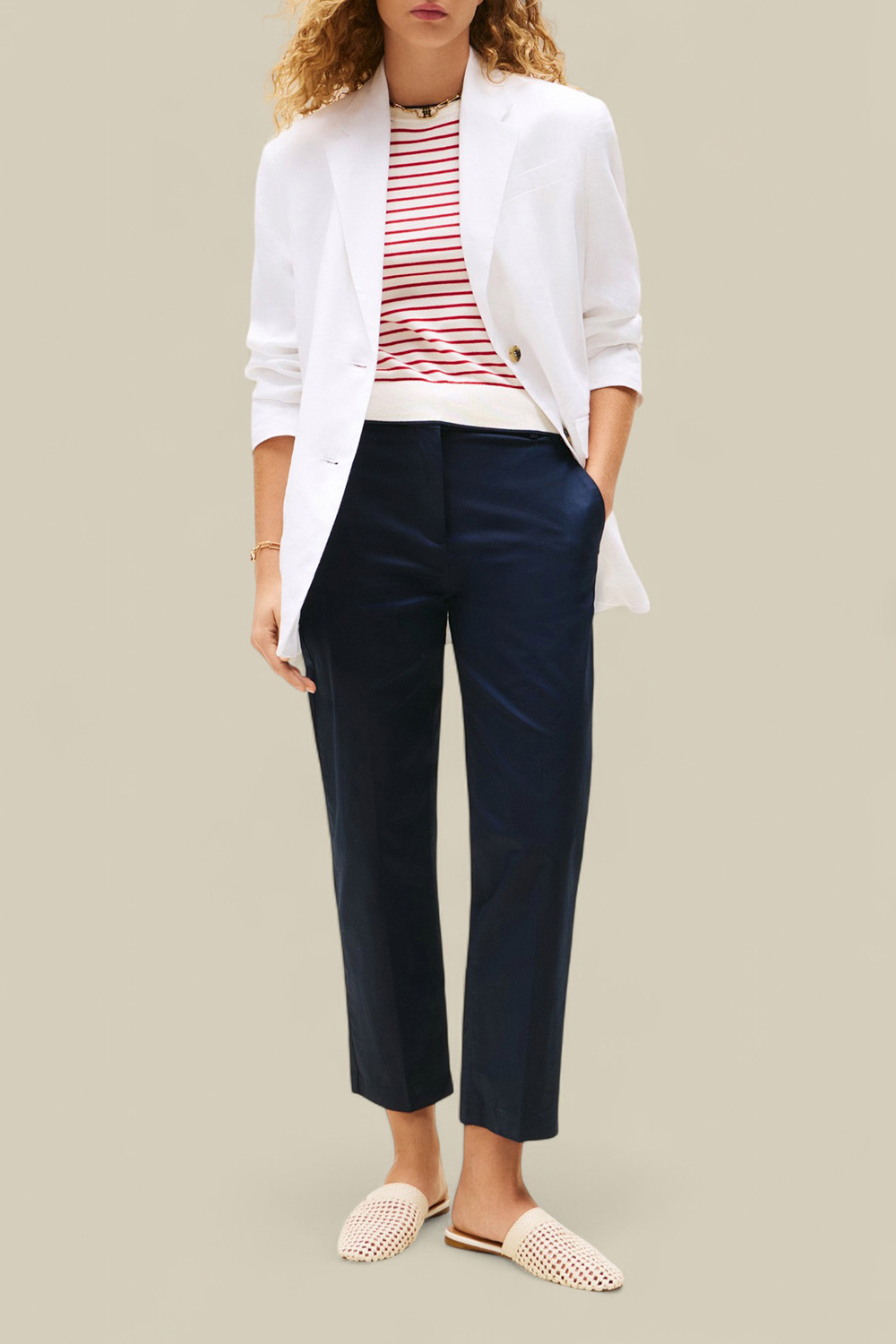 תמונת כל הלוק של מכנסי צ'ינו סלים פיט